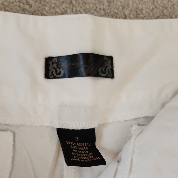 Mandee Classic White Bermudas - Picture 2 of 3